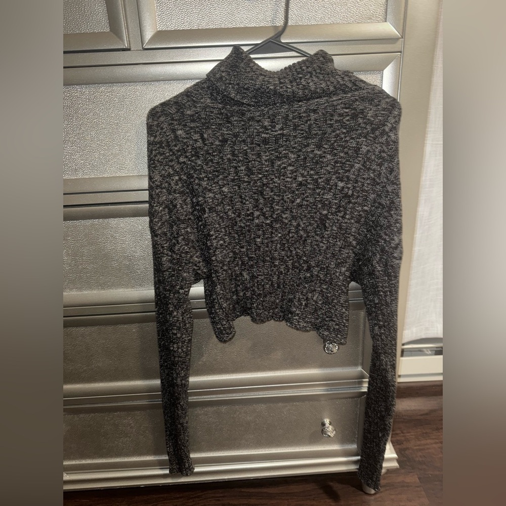 Turtle neck crop top